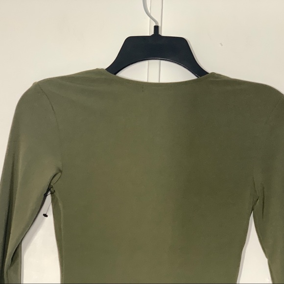 LEITH Deep V-neck Long Sleeve Bodysuit In Olive - Picture 5 of 8